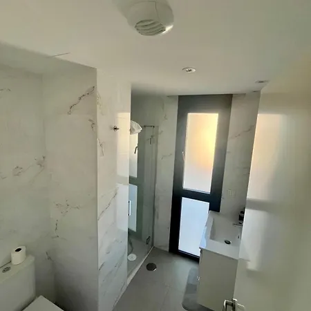 With Little Saltpool Apartament