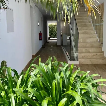 With Little Saltpool Apartament