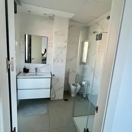 With Little Saltpool Apartament