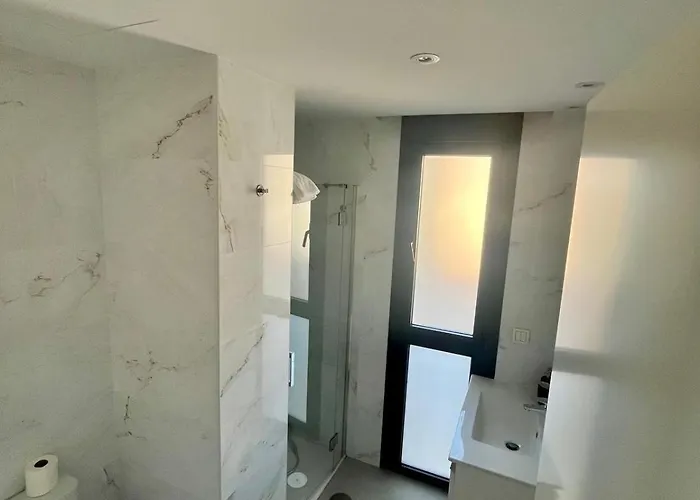 With Little Saltpool Lägenhet