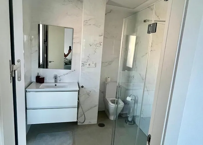 With Little Saltpool Lägenhet